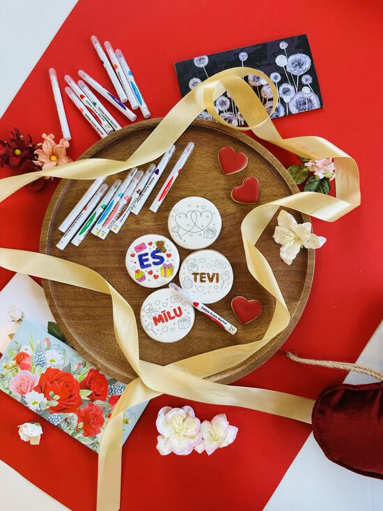 ES TEVI MĪLU! ''Izkrāso un apēd''